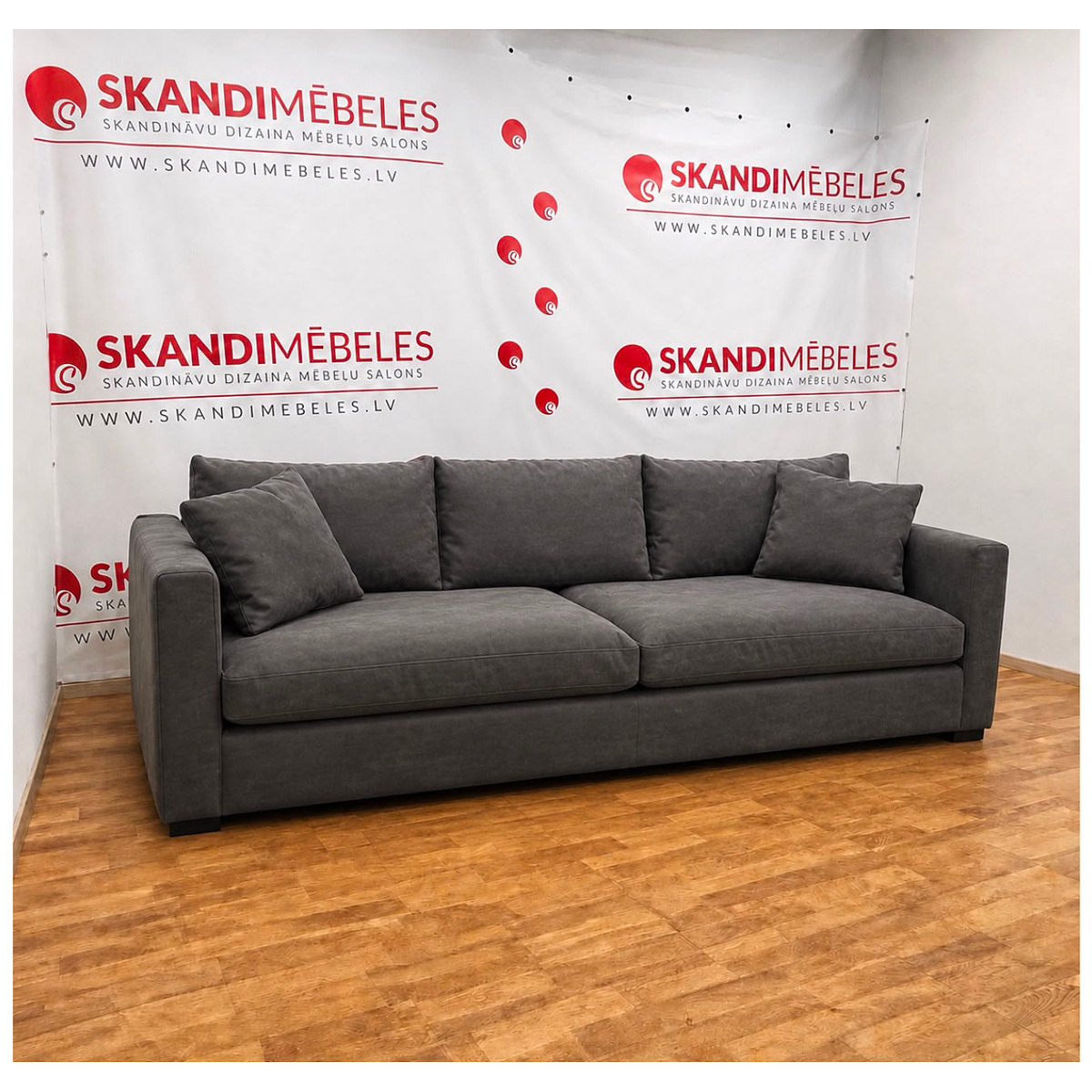 Dīvāns COMFY (2.5 seater)(Ekspozīcija)(EKO āda)